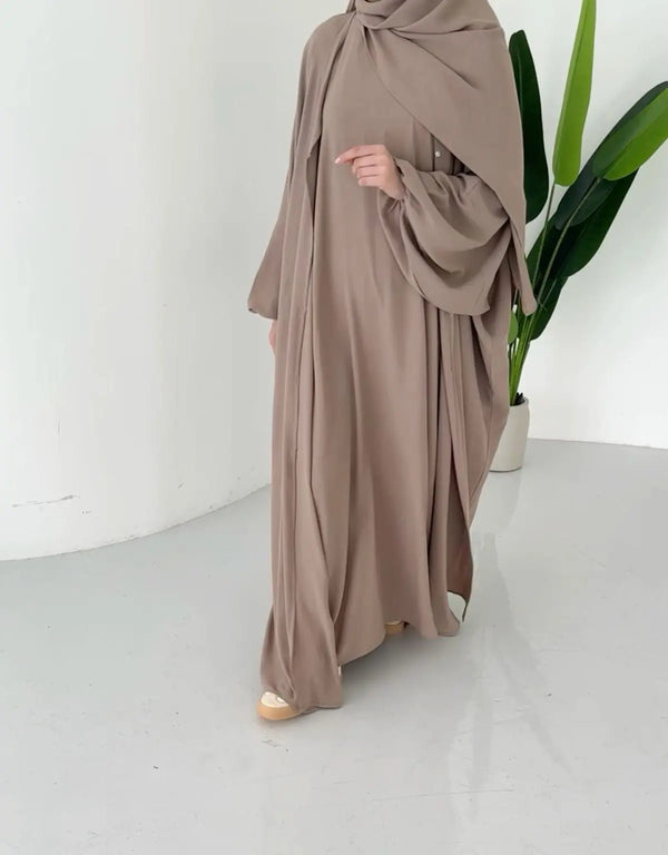 Classic Khaki Abaya With Hijab – Effortless Modesty in Neutral Tones .Neutral never looked so refined. ABAYA ONLINE
