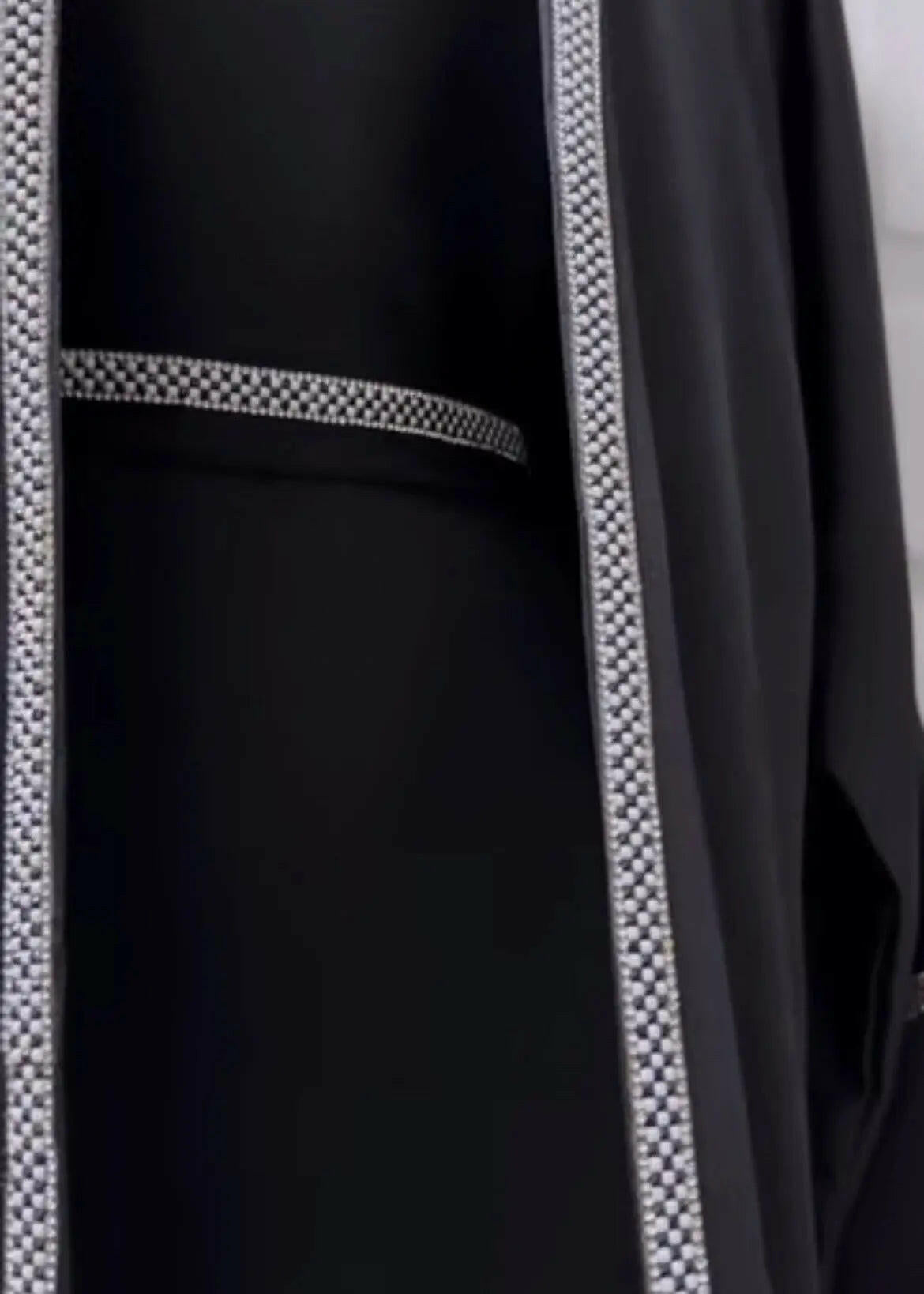 SUBTLE BLACK ABAYA ONLINE